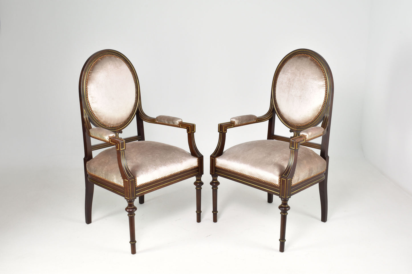 Paire de fauteuils Louis XVI français des années 1960