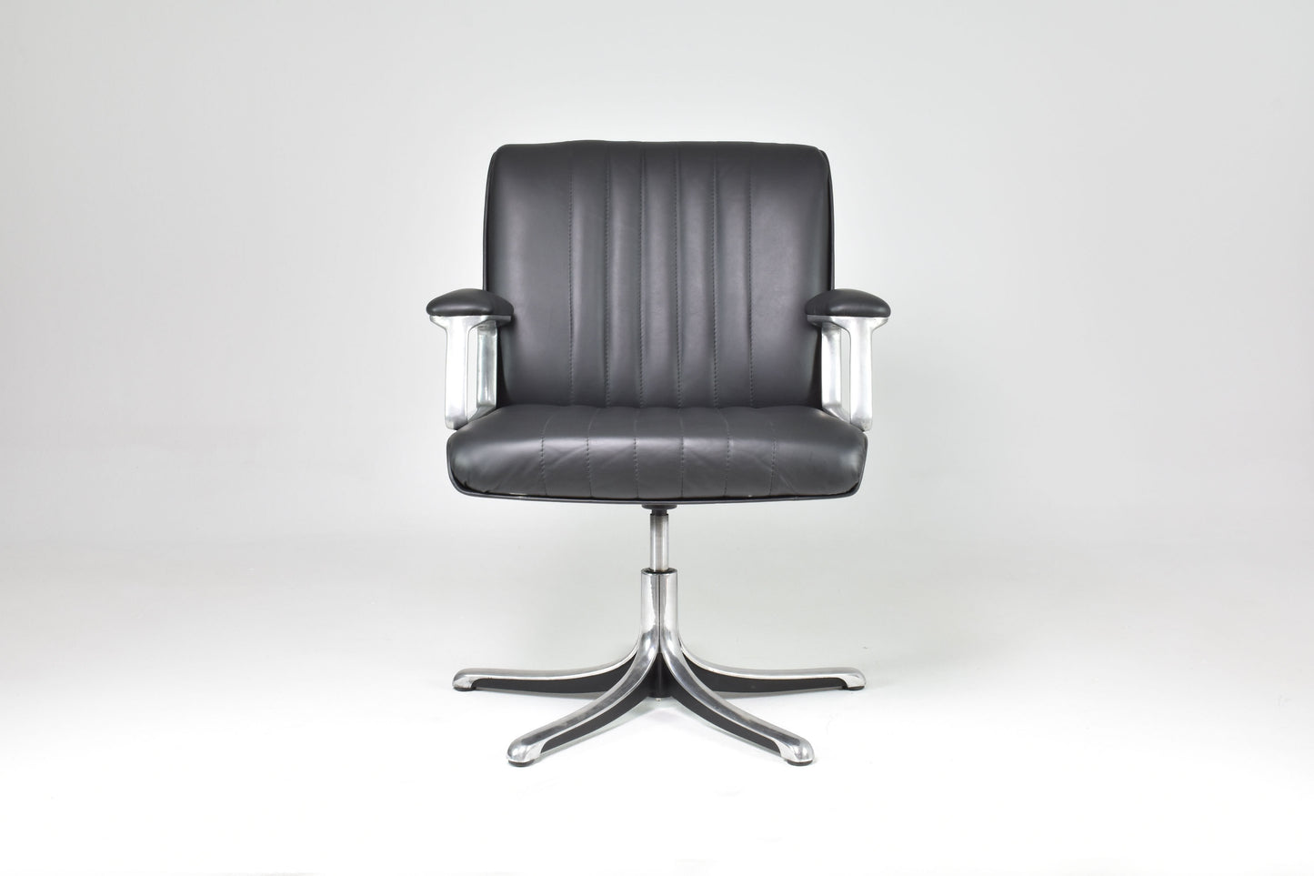 Italian Mid-century Executive Office Chair by Osvaldo Borsani for Tecno, 1960's