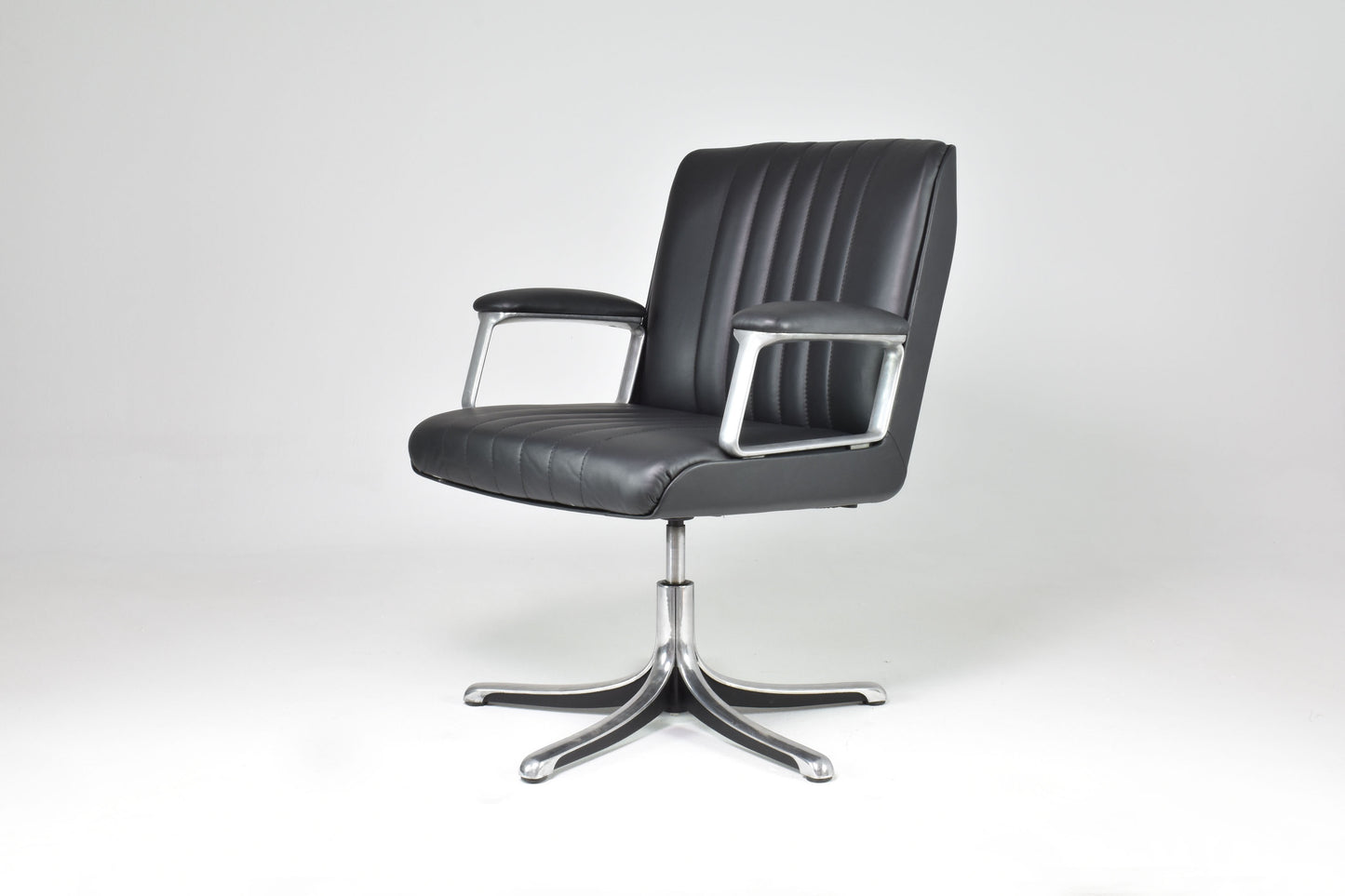 Italian Mid-century Executive Office Chair by Osvaldo Borsani for Tecno, 1960's