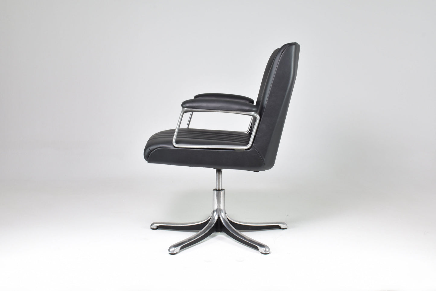 Italian Mid-century Executive Office Chair by Osvaldo Borsani for Tecno, 1960's