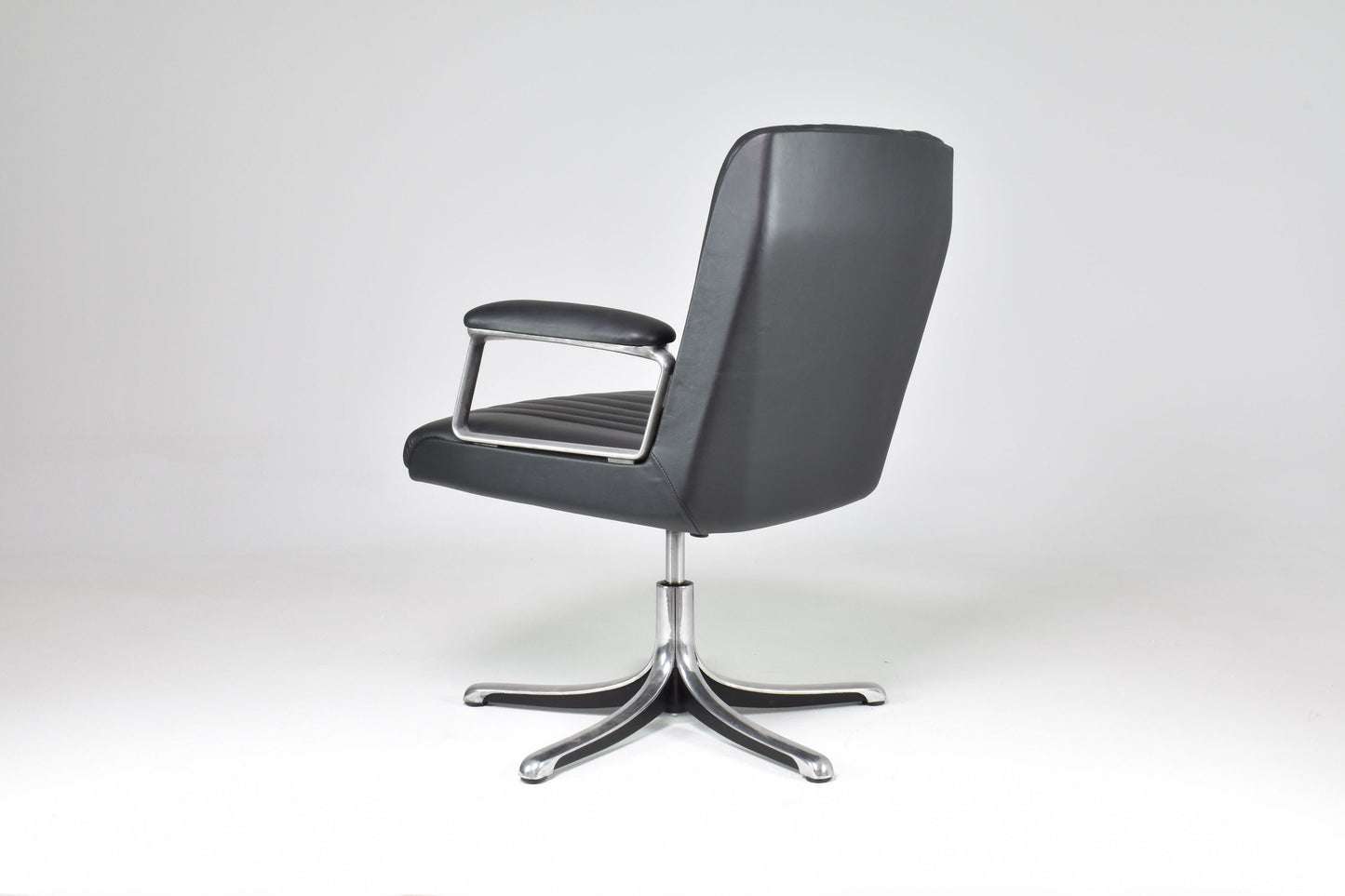 Italian Mid-century Executive Office Chair by Osvaldo Borsani for Tecno, 1960's