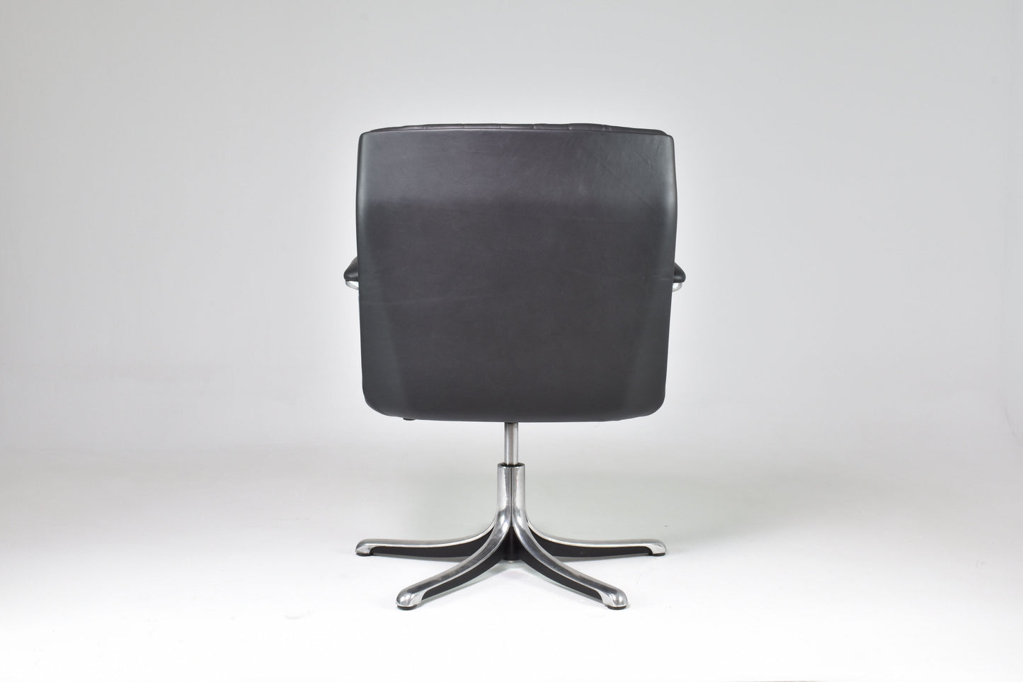 Italian Mid-century Executive Office Chair by Osvaldo Borsani for Tecno, 1960's