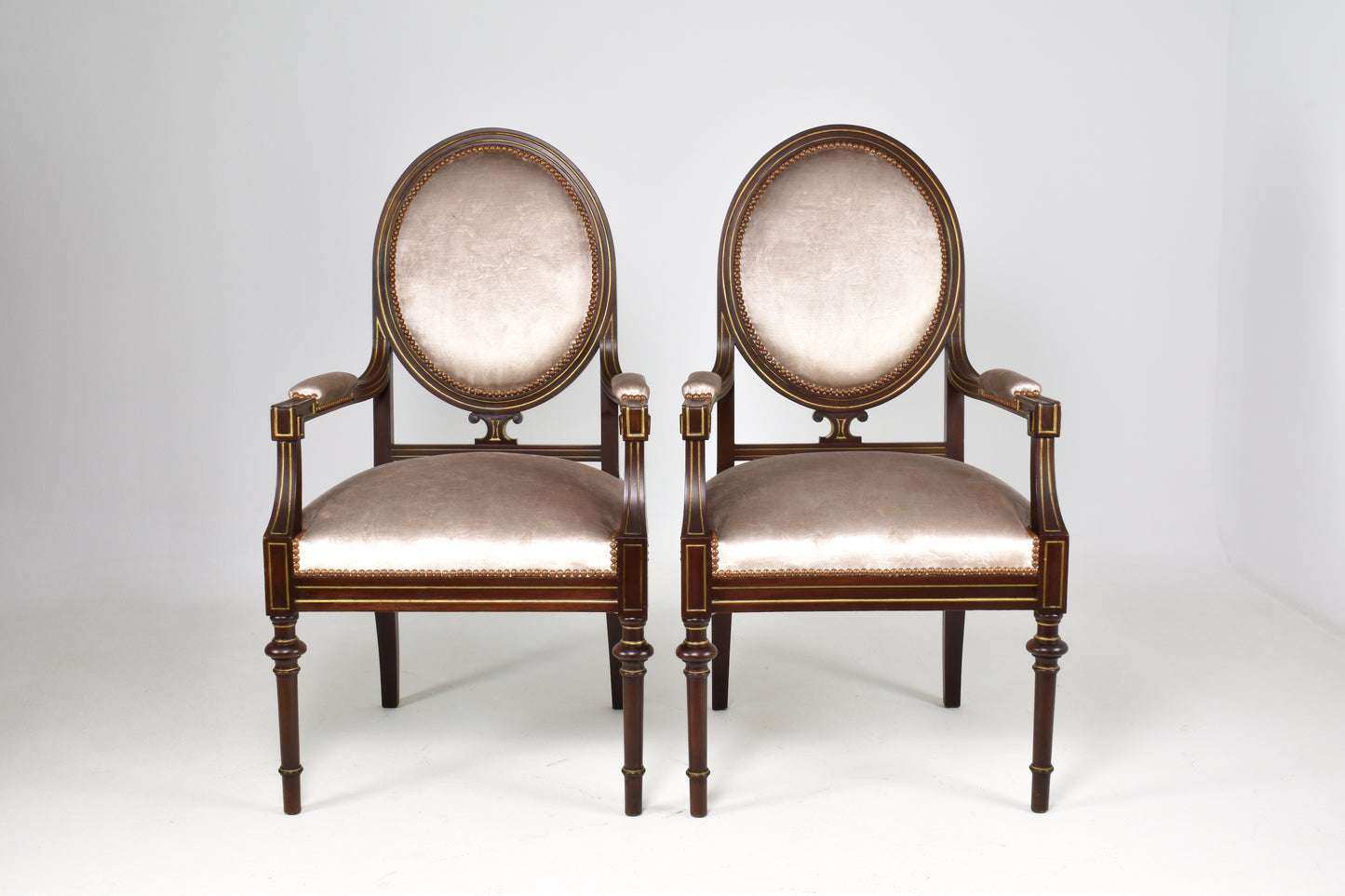 Paire de fauteuils Louis XVI français des années 1960