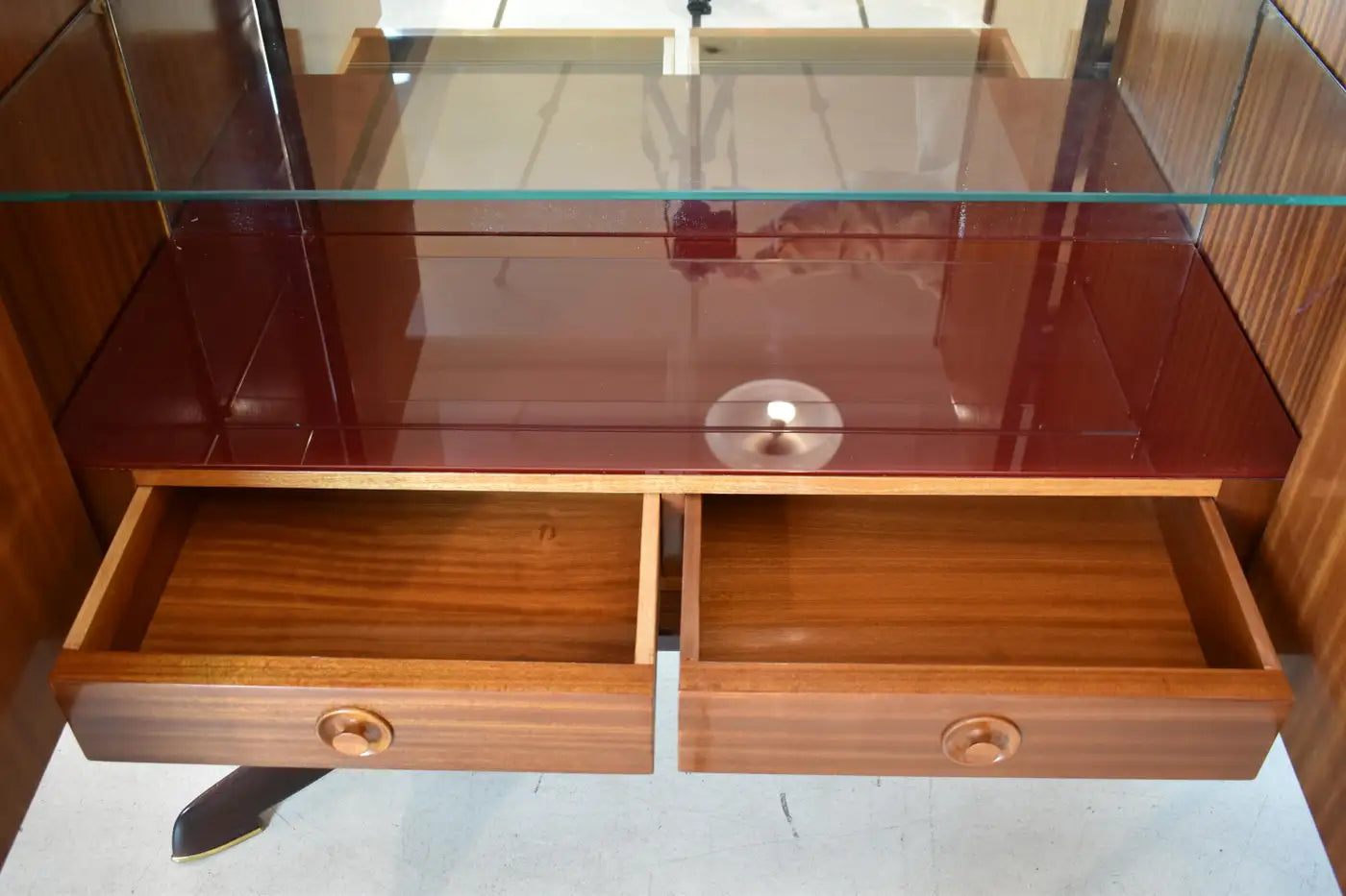 Italian Mid-Century Bar Cabinet in Walnut and Brass, Attributed to Paolo Buffa