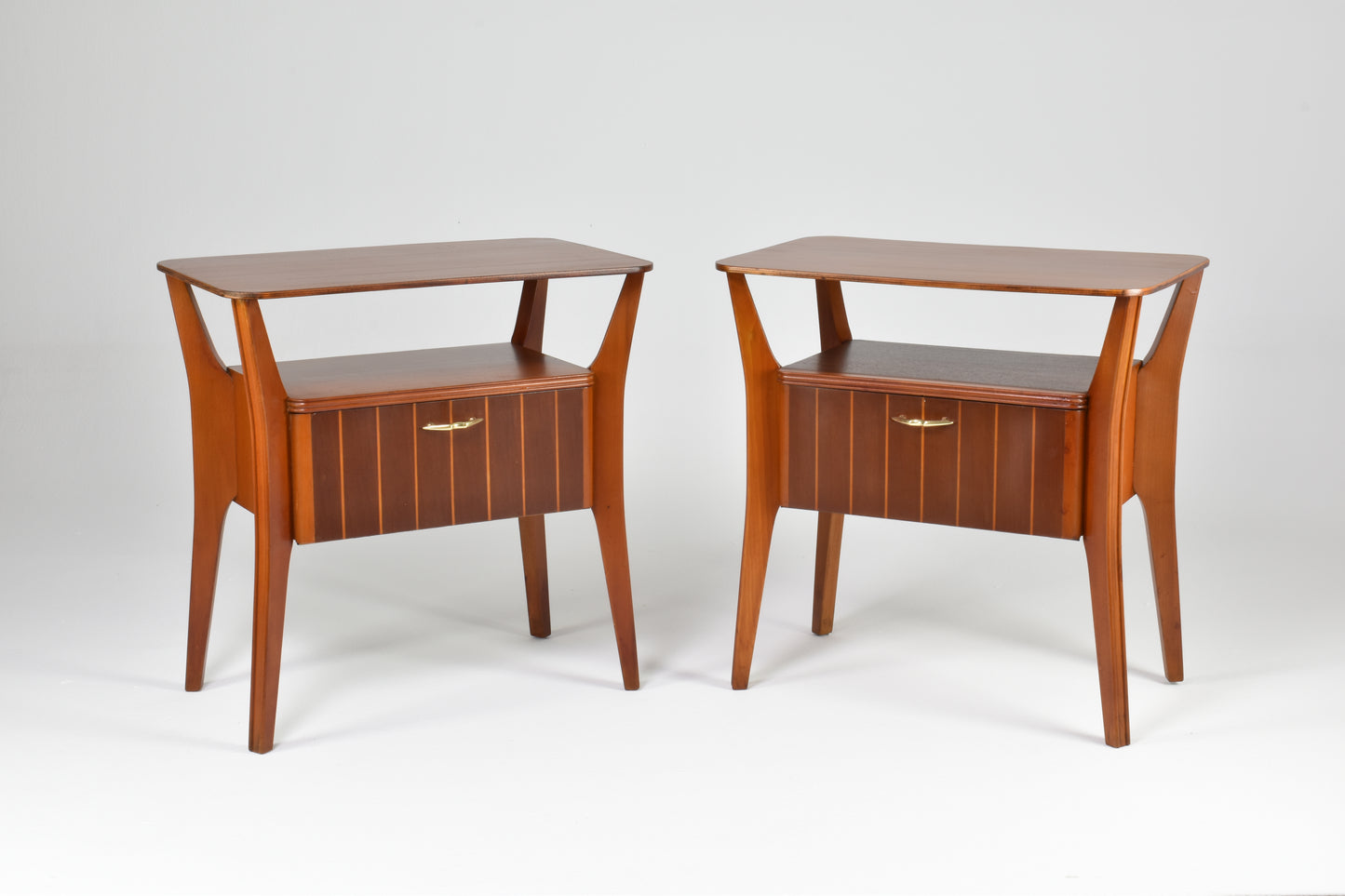 Paire de tables de nuit en érable italien attribuées à Gio Ponti pour Cantu, années 1950