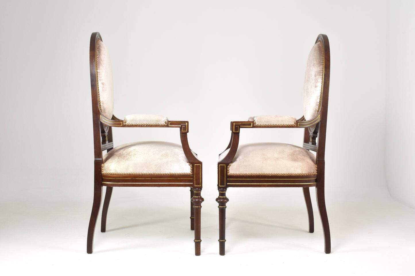 Paire de fauteuils Louis XVI français des années 1960