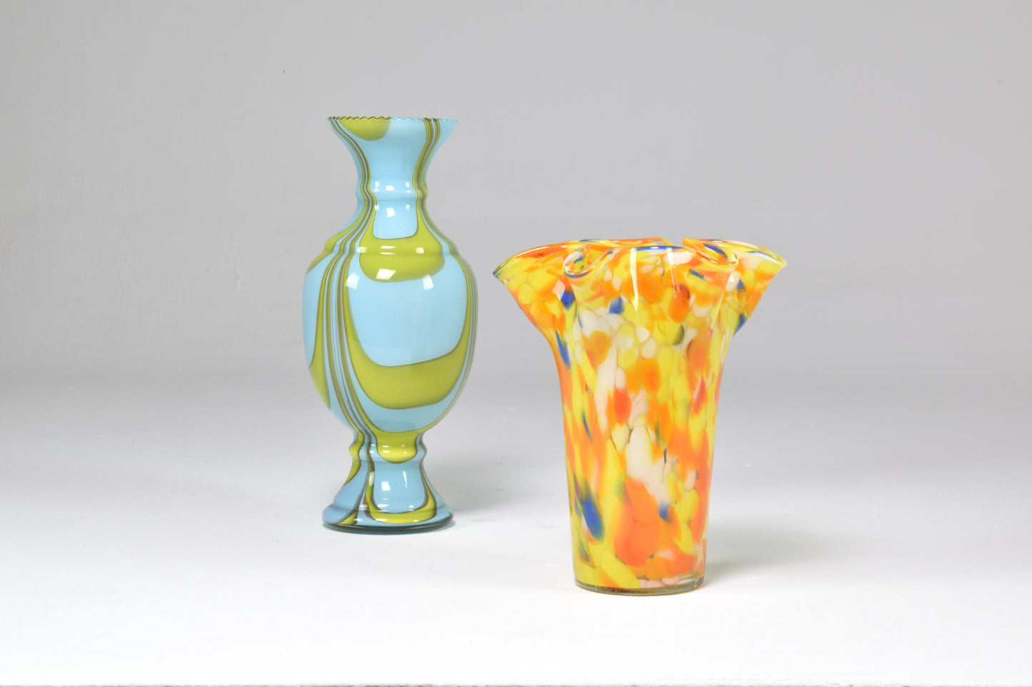 Vase en verre soufflé à la main italien des années 1960