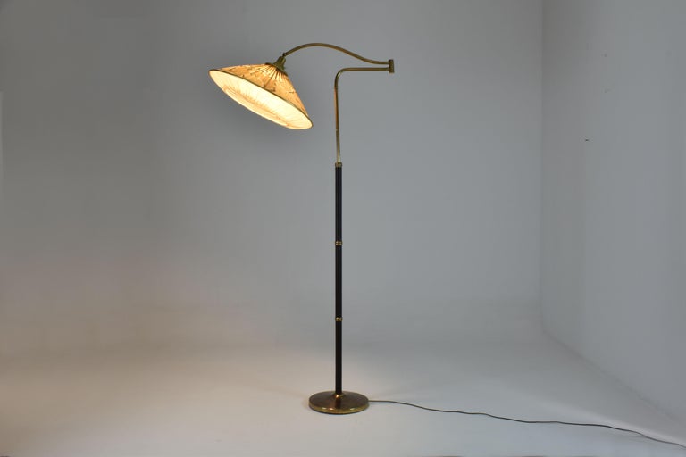 Lampe sur pied "Belt" Arredoluce vintage par Angelo Lelii, années 1970 – Entièrement restaurée