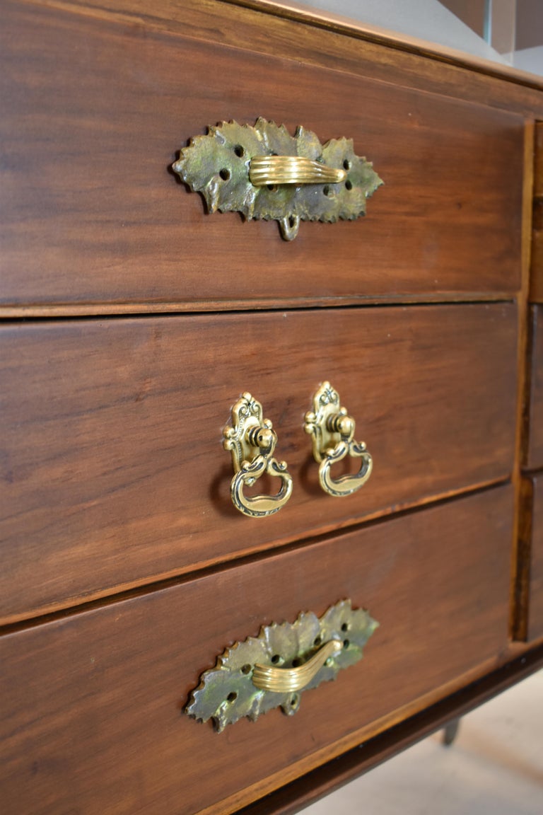 Italian Vintage Mid-Century Modern Glass-Fronted Cabinet, 1950s